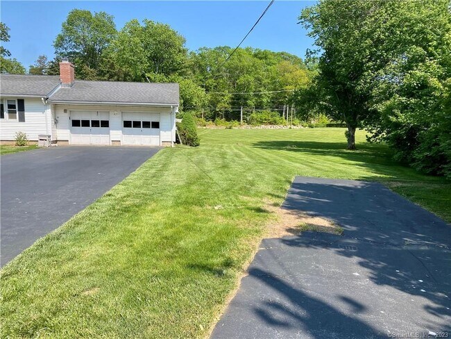 Building Photo - 14 Stonegate Dr