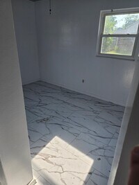 Building Photo - 633 Kings View Ct