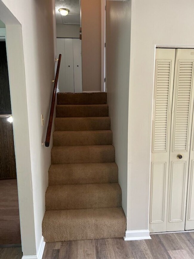 Building Photo - 6 or 18 MONTH LEASE AVAILABLE