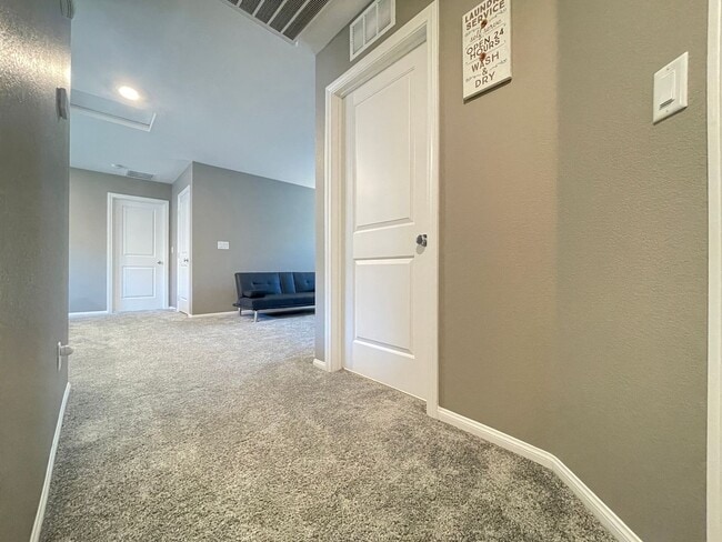 (Fully Furnished) 4 Bedroom + Loft, 3 Full Bath, Gated Community in SouthWest. - (Fully Furnished) 4 Bedroom + Loft,  3 Full Bath, Gated Community in SouthWest.