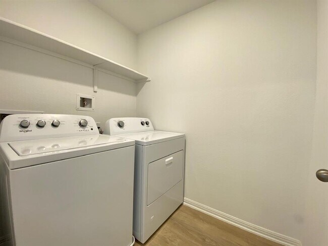 Building Photo - 408 Brody Ln