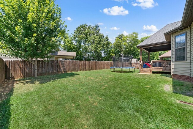 Building Photo - Pet Friendly Four Bedroom with Bonus!