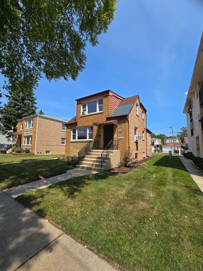 Building Photo - 5628 W Higgins Ave