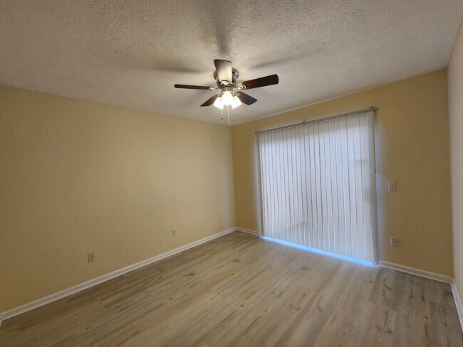 Building Photo - 5434 Sunset Ave