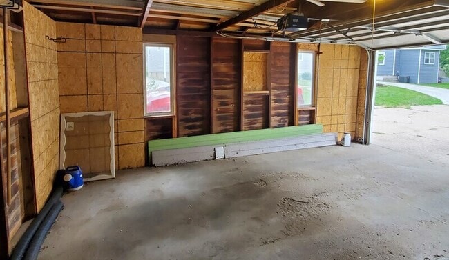 Building Photo - 2903 Oakland Rd NE