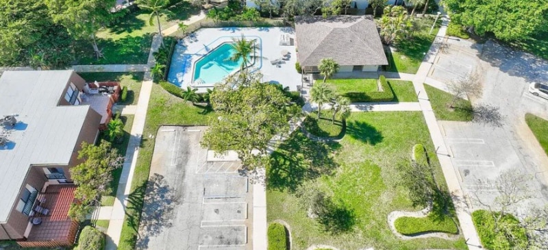 Building Photo - 2695 Albatross Rd N