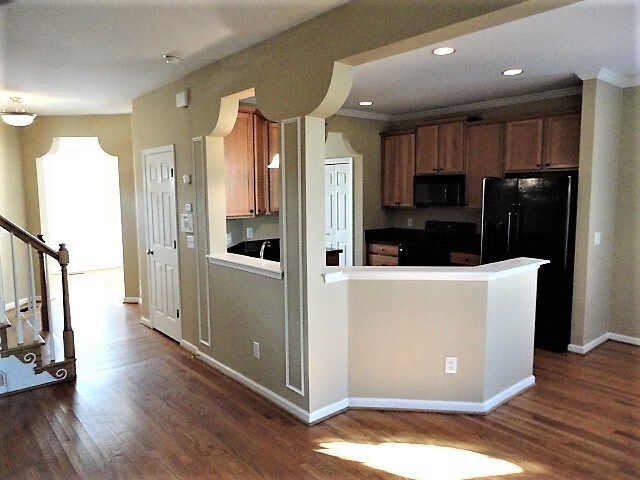 Building Photo - 905 Alba Rose Ln