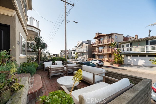 Building Photo - 330 28th St