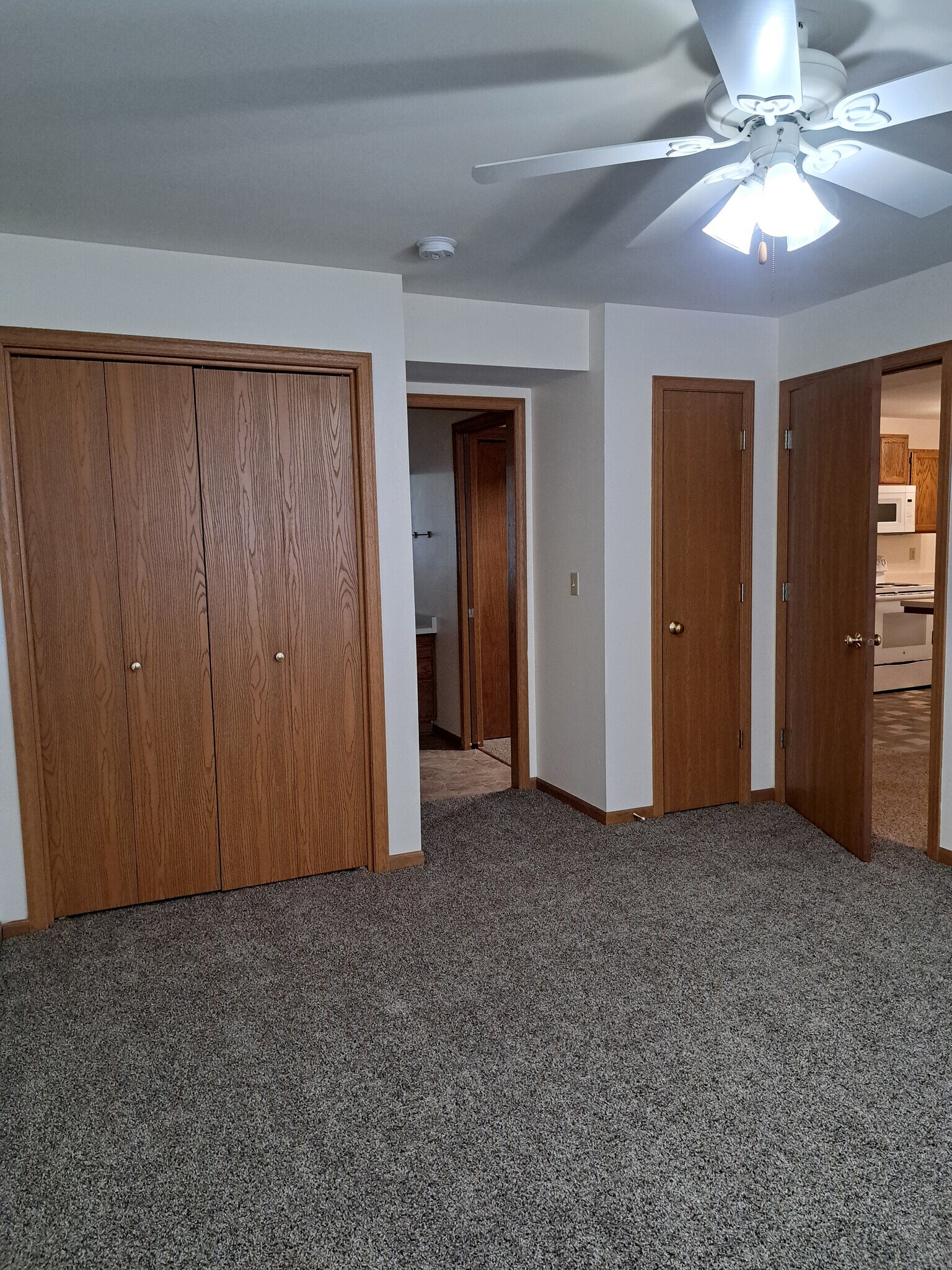 Building Photo - 586 Athletic Way