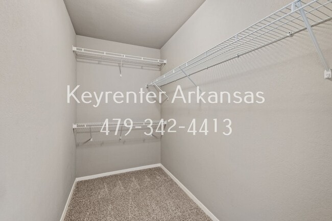 Building Photo - Gorgeous 4 bedroom home!