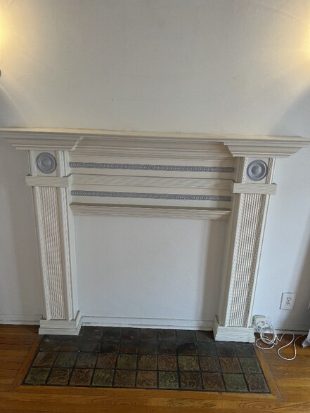 Building Photo - 419 Cloverdale Ave