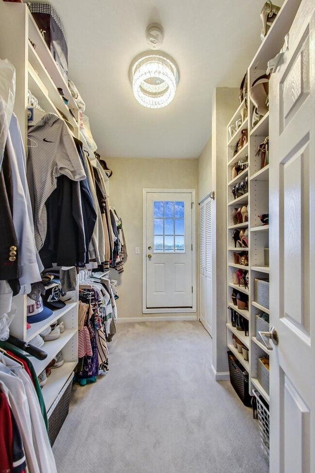 Building Photo - 1328 W Belmont Ave