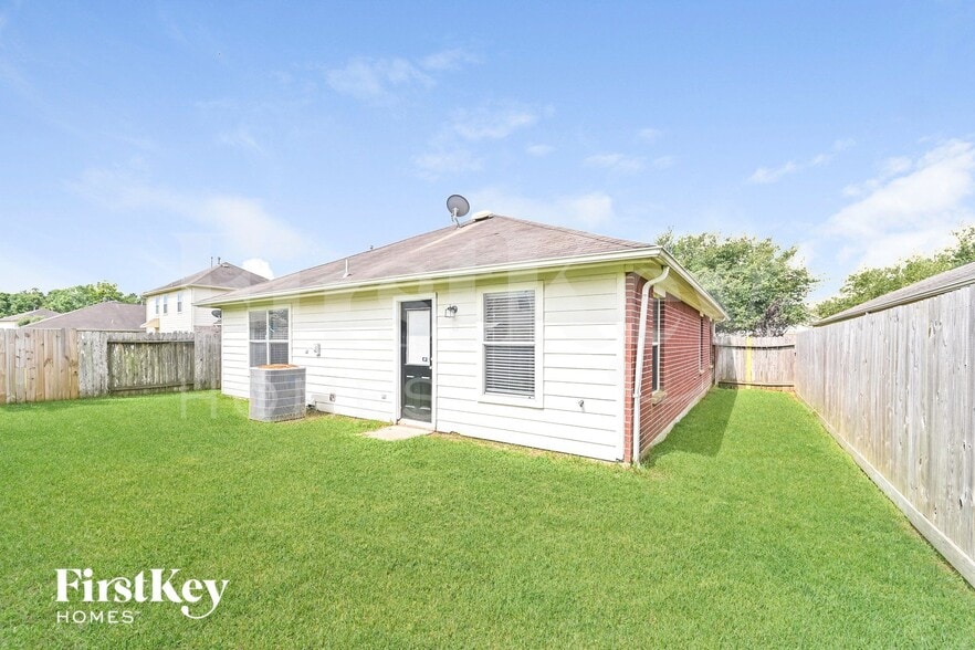 Building Photo - 17822 Seco Creek Ln