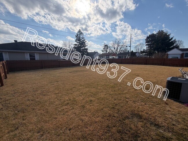 Building Photo - 3 Bed 1 Bath home in the desired Kettering area!