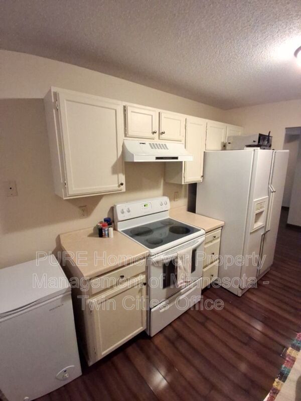 Building Photo - 5231 Balmoral Ln