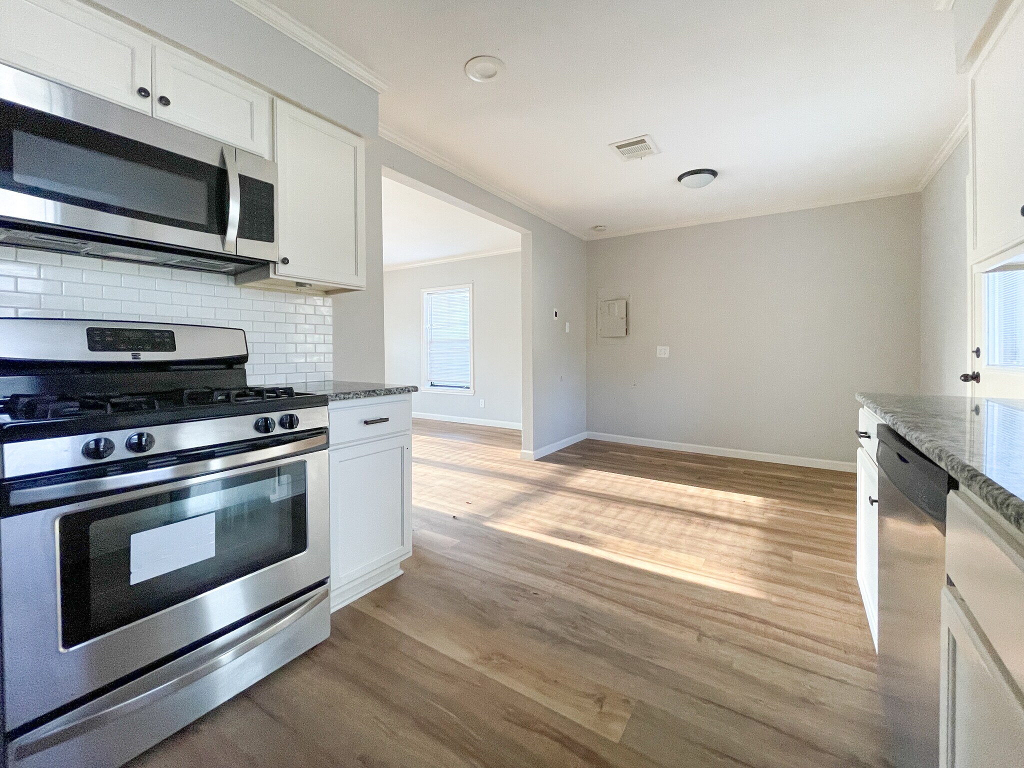 Building Photo - 207 N Bermuda St