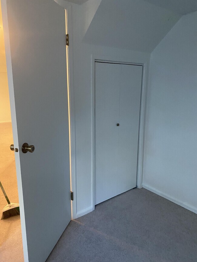 Building Photo - 5621 Fauntleroy Way SW