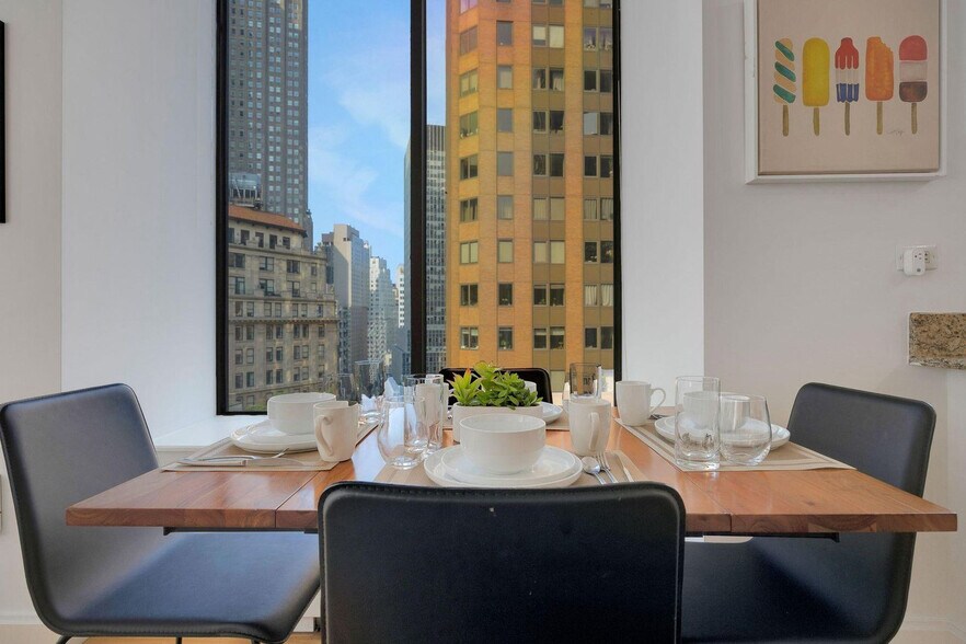 Building Photo - 10 Hanover Square