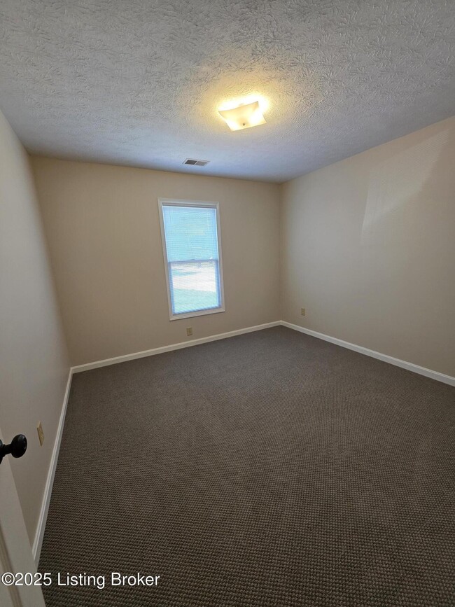Building Photo - 130 Flintstone Ct