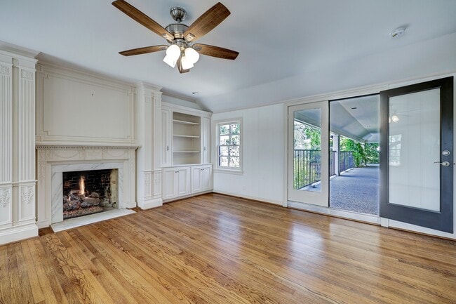 Building Photo - 3020 San Felipe St