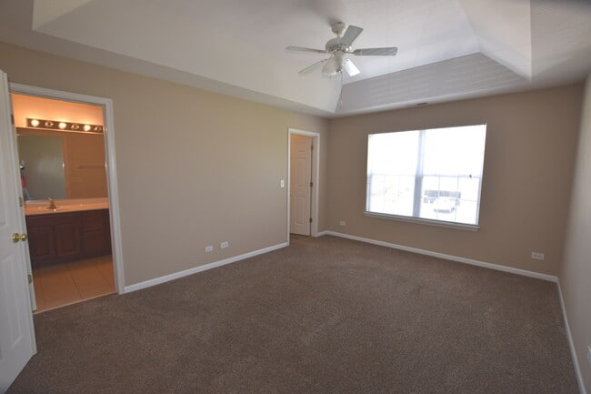 Building Photo - 2382 Claremont Ln
