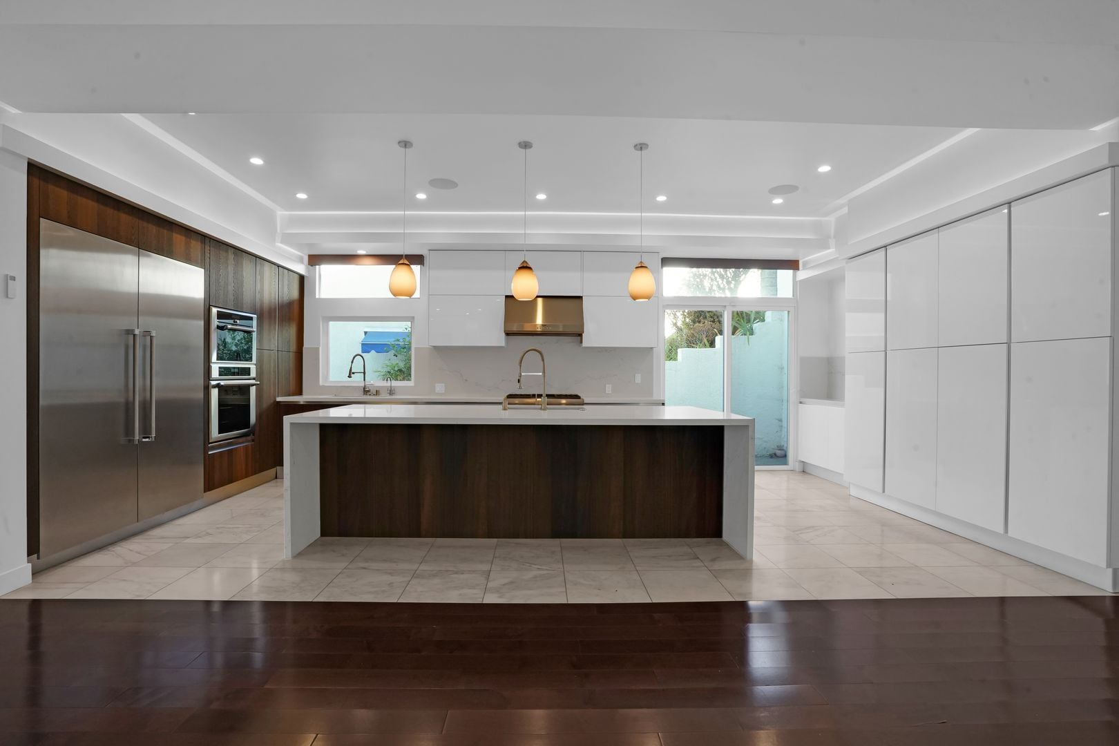 Building Photo - Experience Modern Luxury in this Stunning 4-Bedroom Smart Home in the Heart of 90027