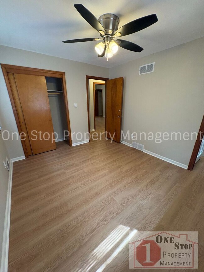 Building Photo - The Perfect 3 bedroom/2 bathroom home in Independence!