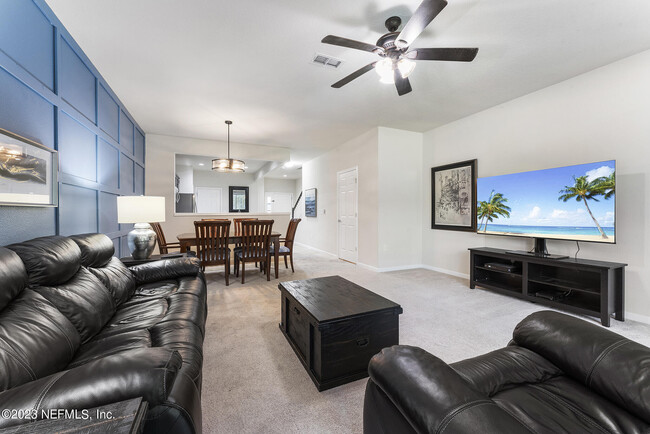 Building Photo - 6867 Roundleaf Dr