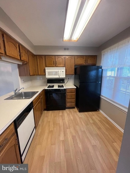 Building Photo - 5207A Adelaide Dr