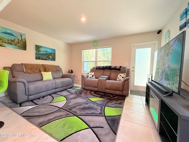 Building Photo - 5885 Creekside Crossing Dr