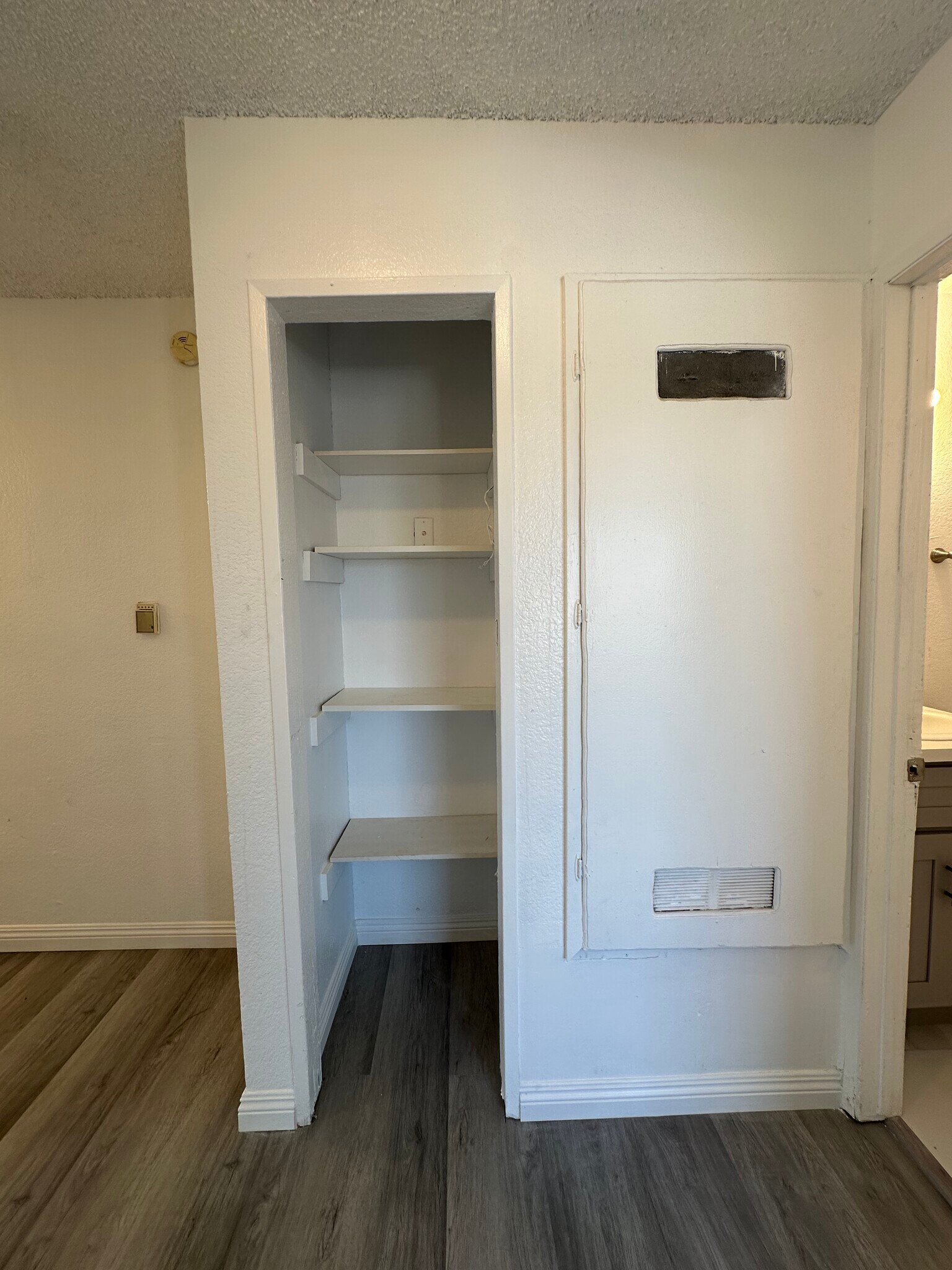 Storage - 1503 W 85th St