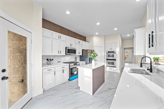 Building Photo - 14511 Middle Bluff Trail