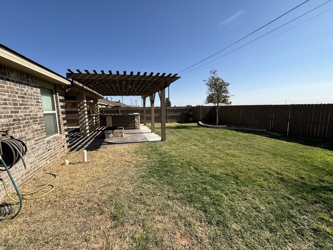 Building Photo - 3 bed 2 bath home with 2 car garage in Leg...