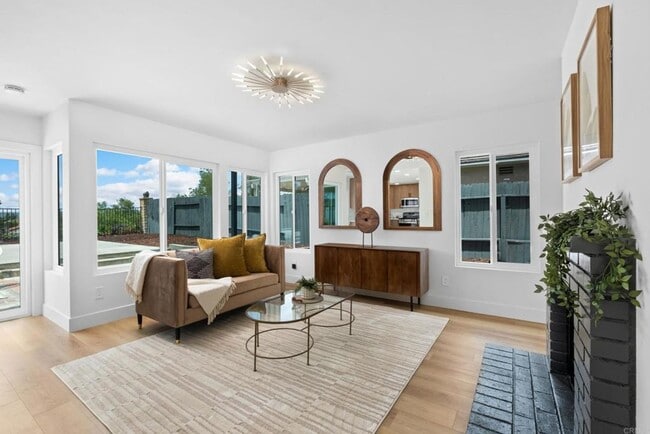 Building Photo - Oceanside Home - 3 Bedroom 2-1/2 Bathroom - Renovated