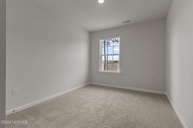 Building Photo - 2305 Gracie Ln