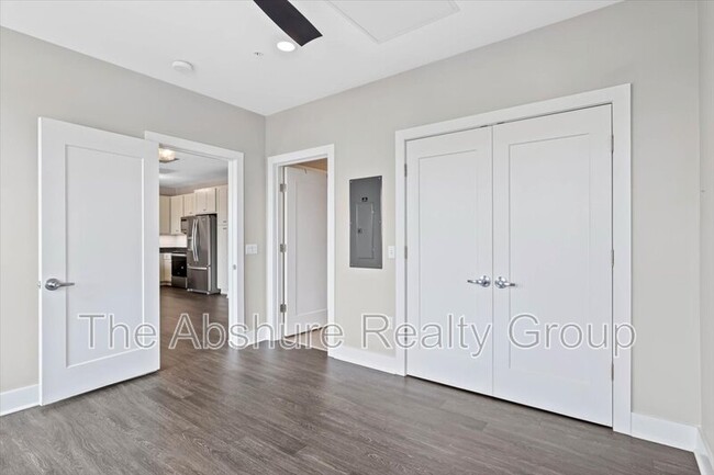 Building Photo - 145 S Main St