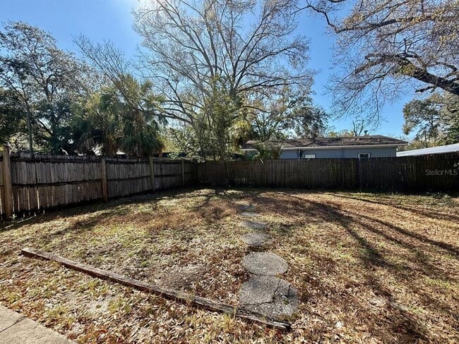 Building Photo - 1607 E Maple Ave