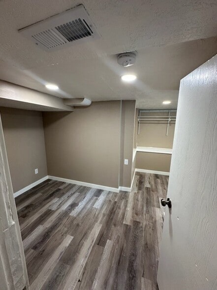 Building Photo - 654 E 500 N