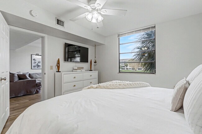 Building Photo - 1518 Whitehall Dr