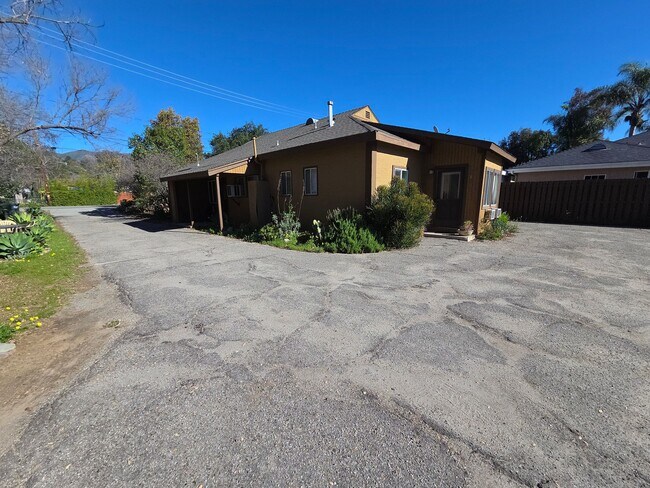 Building Photo - Small Cozy 1 Bedroom 1 Bath in Central Ojai