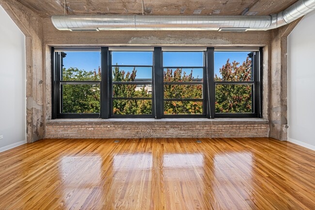 Building Photo - 1001 W 15th St