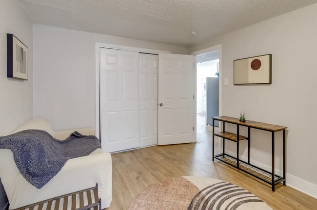 Building Photo - Updated 2BD, 1BA Half-Duplex in North Park...