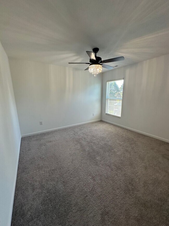 Building Photo - 10520 Vista View Dr