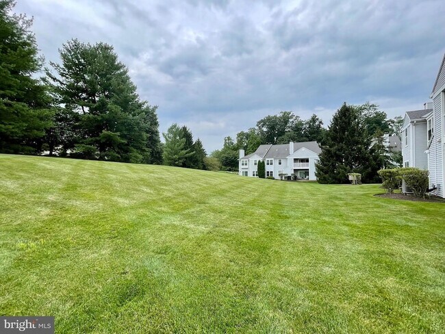 Building Photo - 1104 Mews Dr