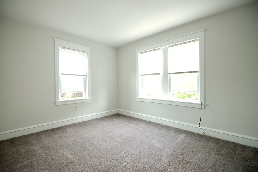 Bedroom - 600 W 26th St
