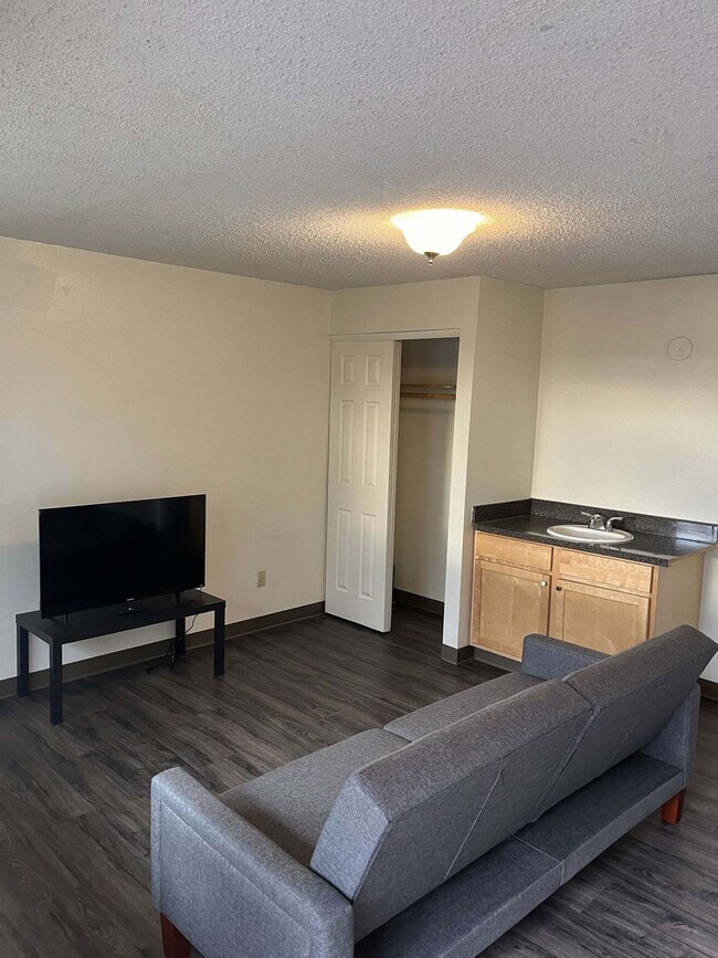 Building Photo - 1555 NE Merman Dr