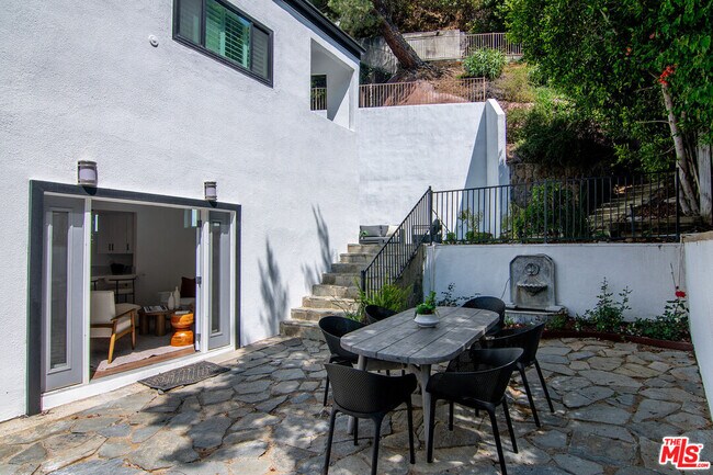 Building Photo - 8155 Willow Glen Rd