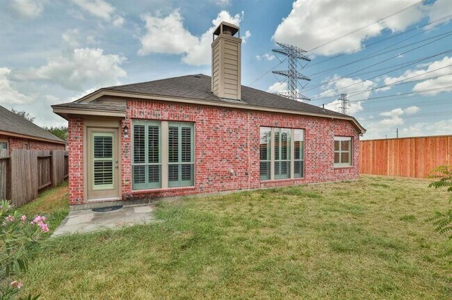 Building Photo - 17515 Burkhart Ridge Dr