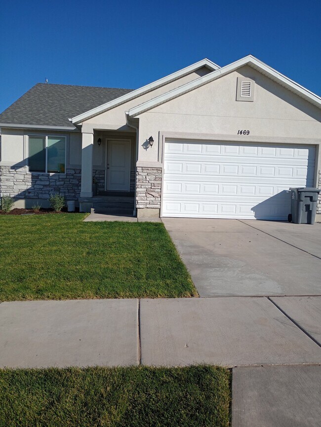 Building Photo - 1469 S Sageberry Dr