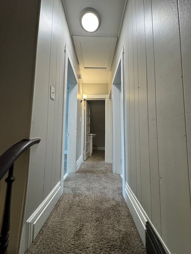 Building Photo - Spacious Four Bedroom House Close to Downt...